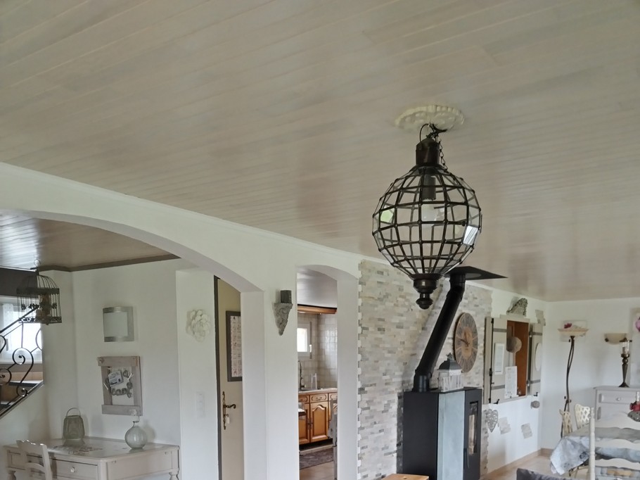 Entrée donnant sur le salon et le séjour.