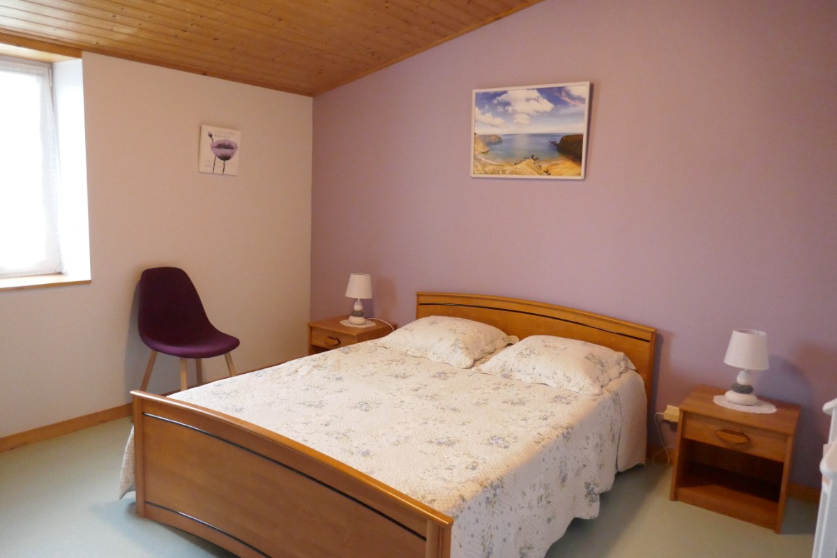 Chambre 1 : un lit en 140