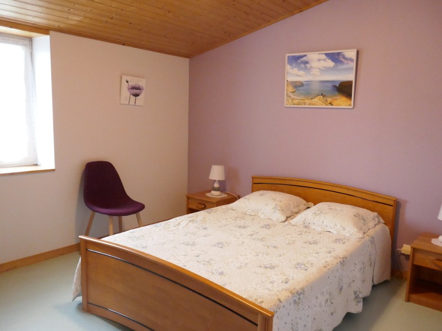 Chambre 1 : un lit en 140