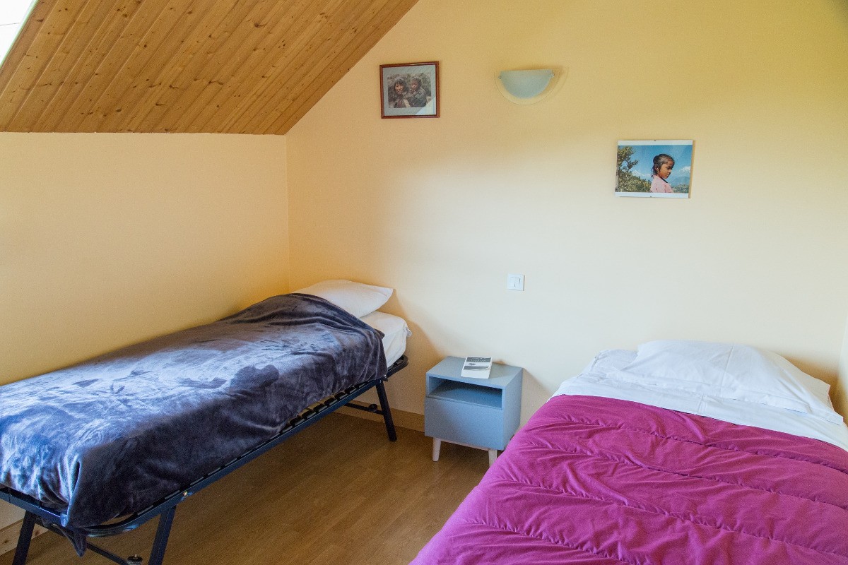 Chambre avec lit gigogne déployé
