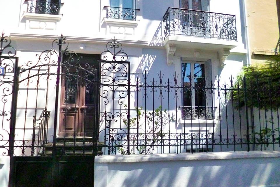 Façade avec fenêtre de l'appartement