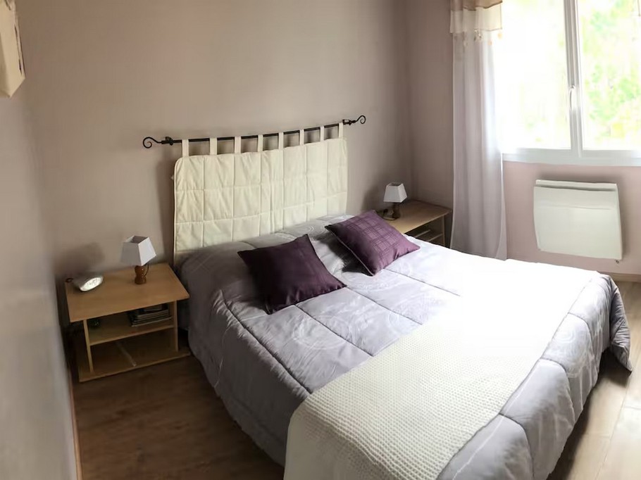 Chambre étage donnant sur la pinède