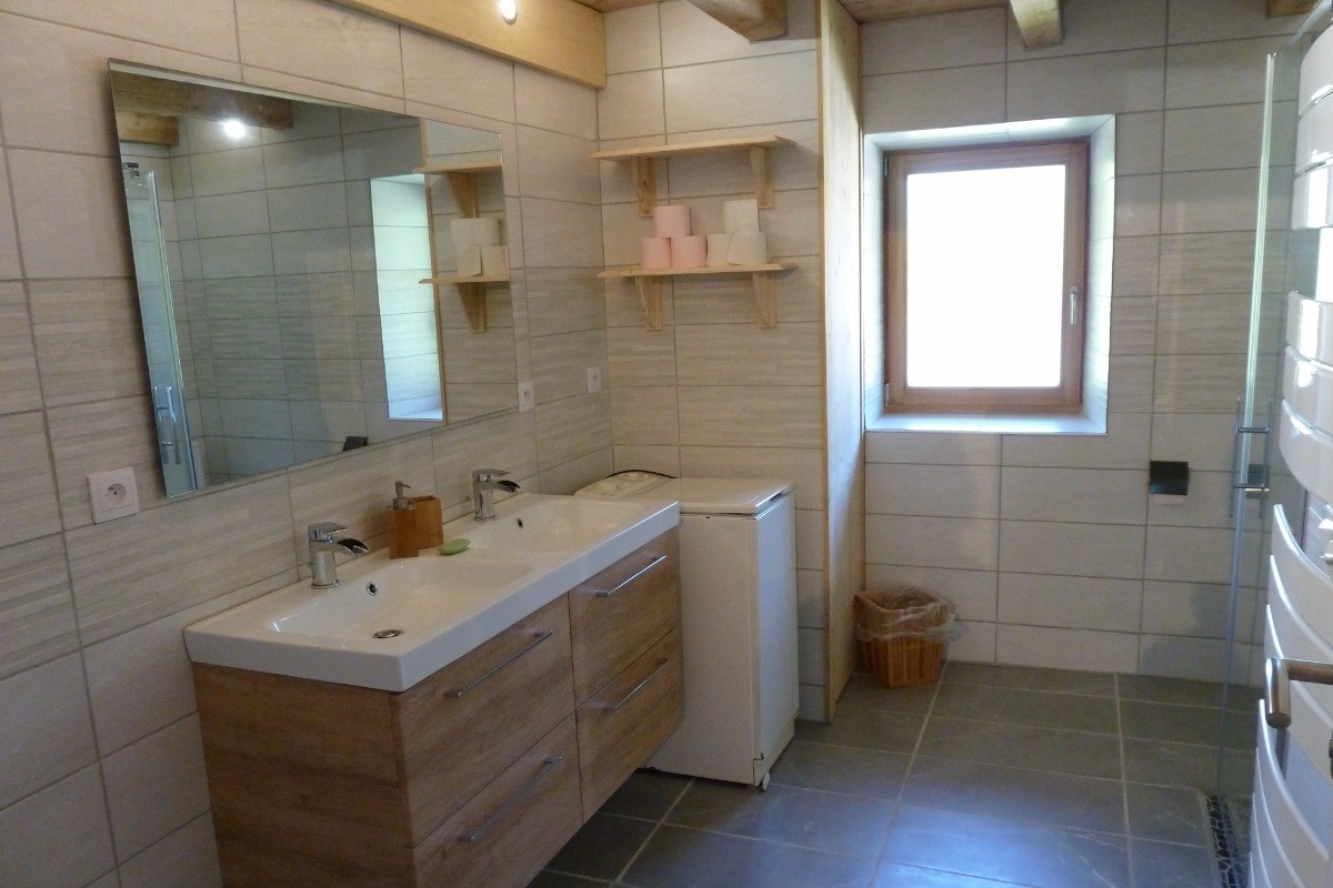 SALLE DE BAIN - Gîte familial Scaravella, St Maurice sur Moselle, Rouge Gazon - Vosges, Ballon d'Alsace, Naure, Calme, Famille