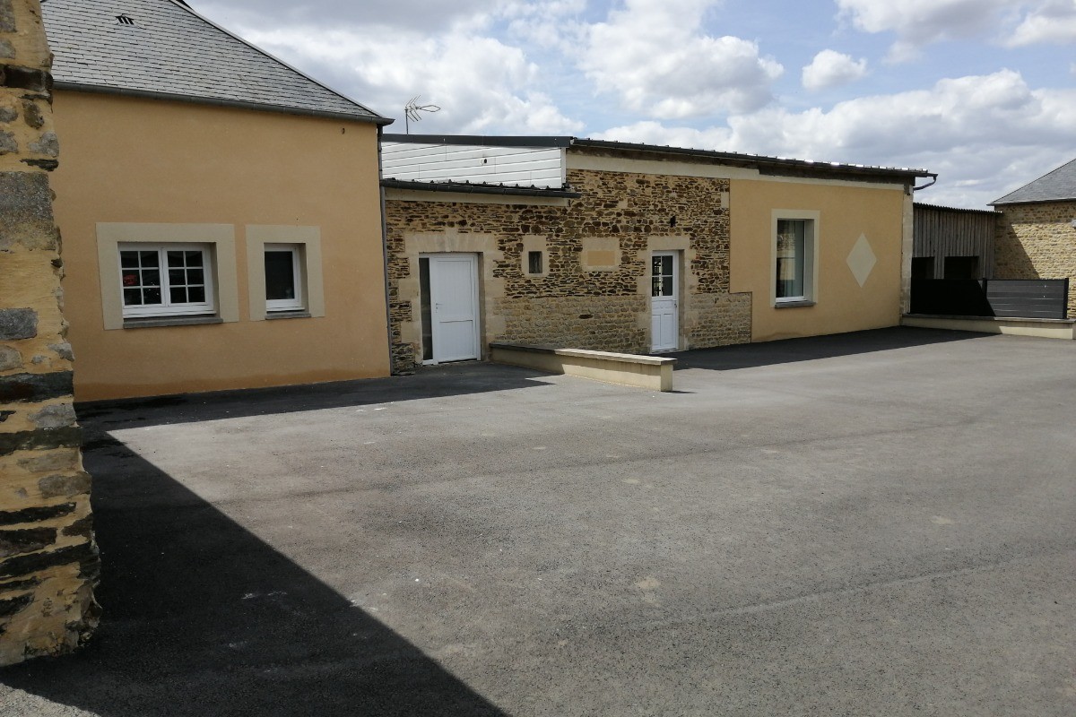 FACADE AVANT DU GITE
