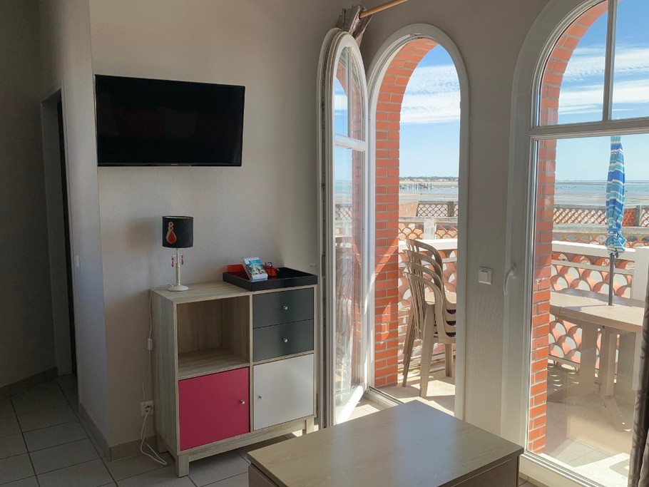 coin salon sur balcon vue mer