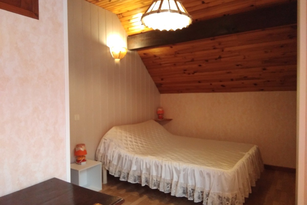 2ème chambre lit 2 personnes