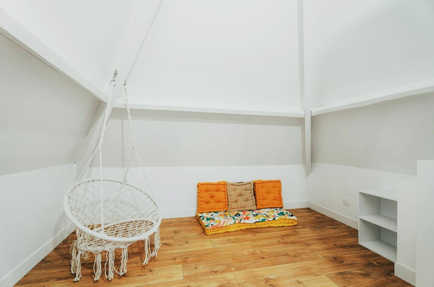 Pièce de jeux attenante à la Chambre 2 pour 4 personnes au 2nd étage (avec 2 lits 90x200 cm ou 1 lit 180x200 cm et 2 lits superposés 90x200 cm)