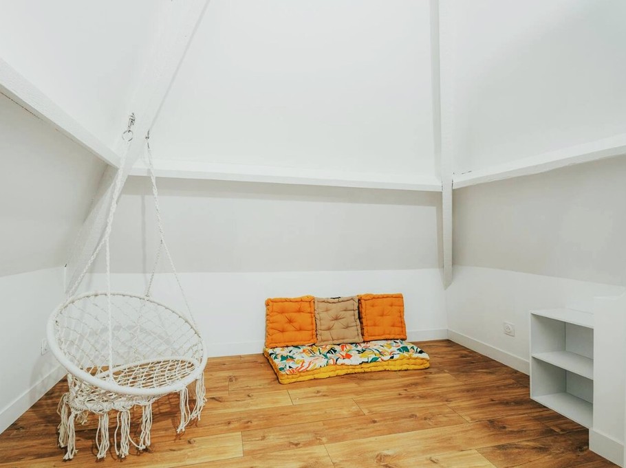 Pièce de jeux attenante à la Chambre 2 pour 4 personnes au 2nd étage (avec 2 lits 90x200 cm ou 1 lit 180x200 cm et 2 lits superposés 90x200 cm)