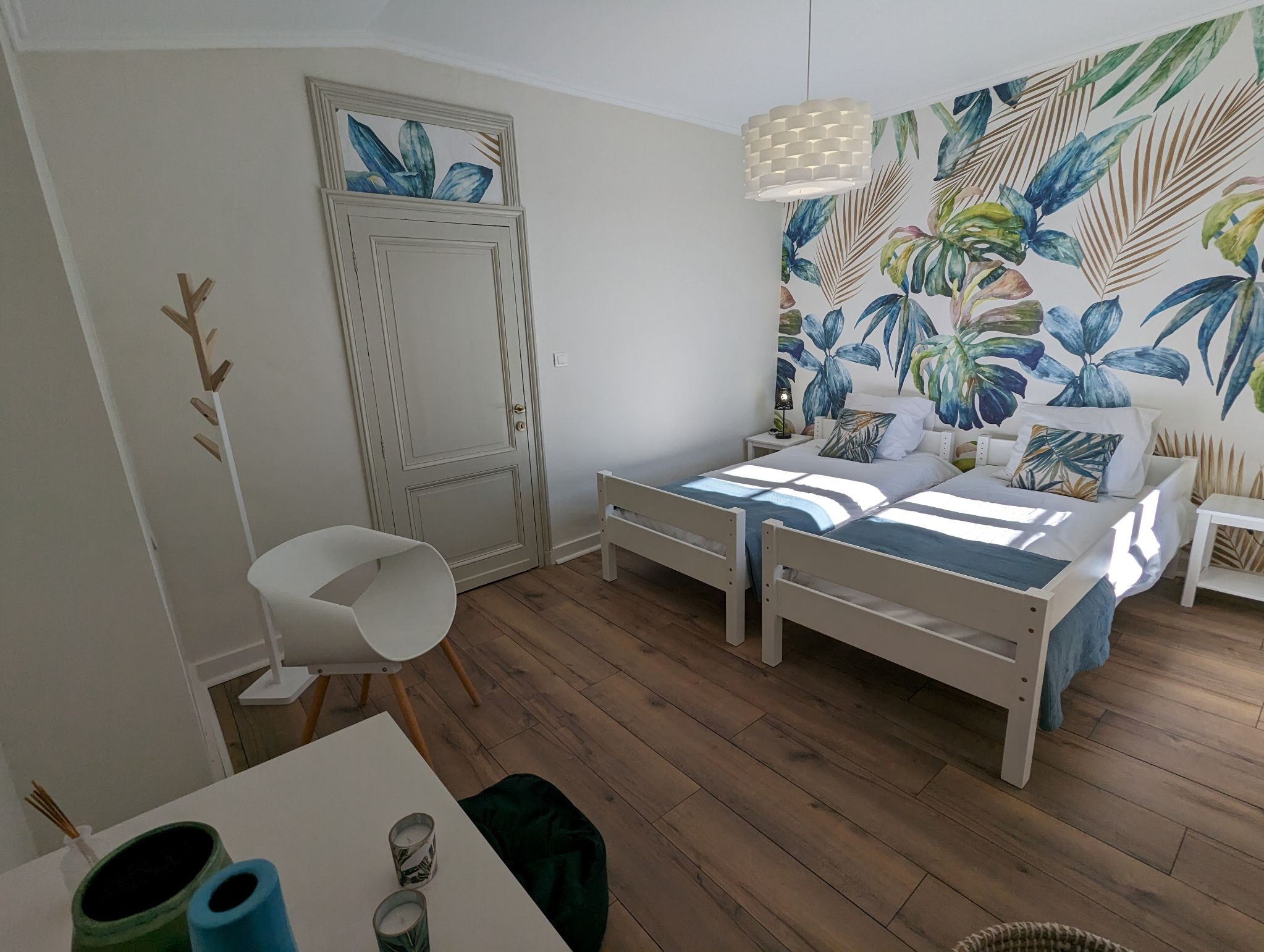 Bedroom with 2 90-cm beds