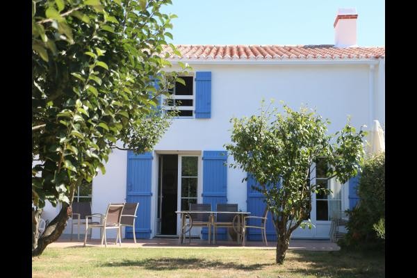 La maison et sa terrasse, plein sud
