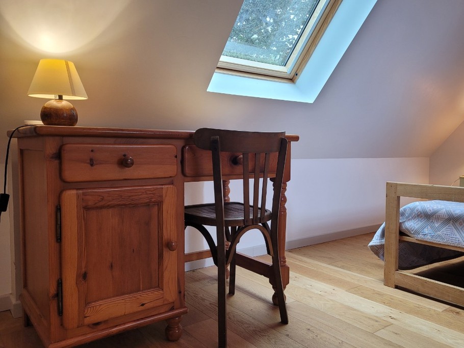 Chambre étage avec 2 lits simples et avec bureau