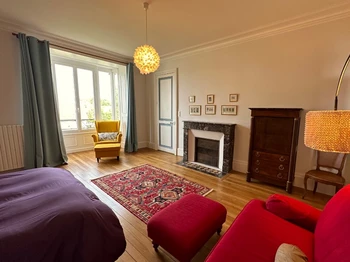 Chambre 1 avec bow-window