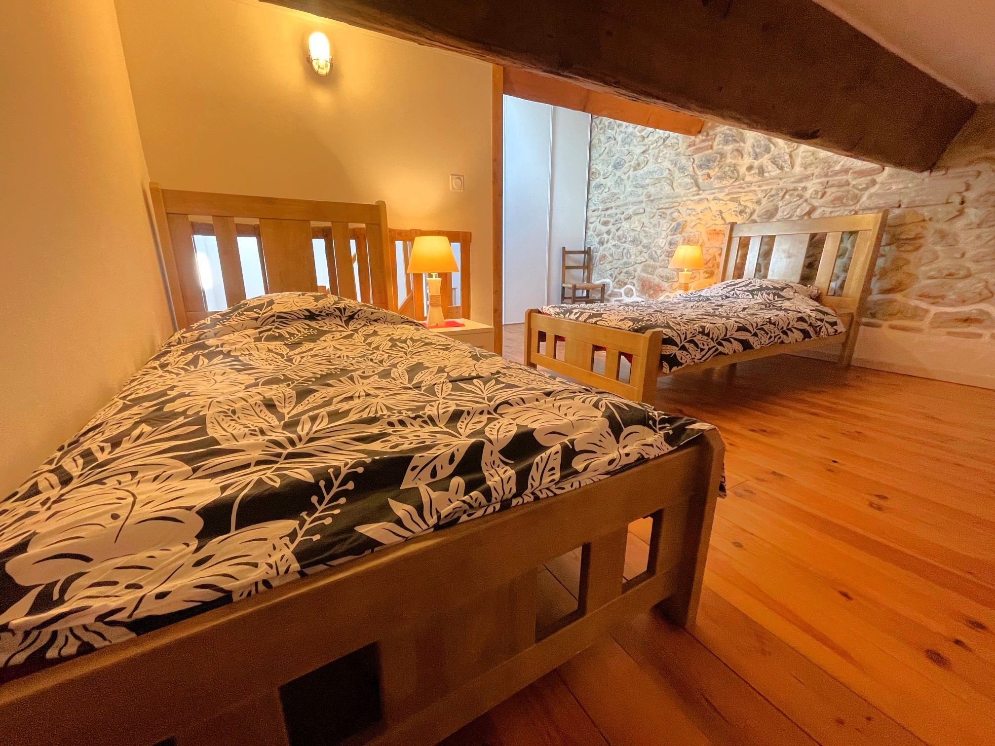 2ème étage chambre avec deux lits en 90 + clim