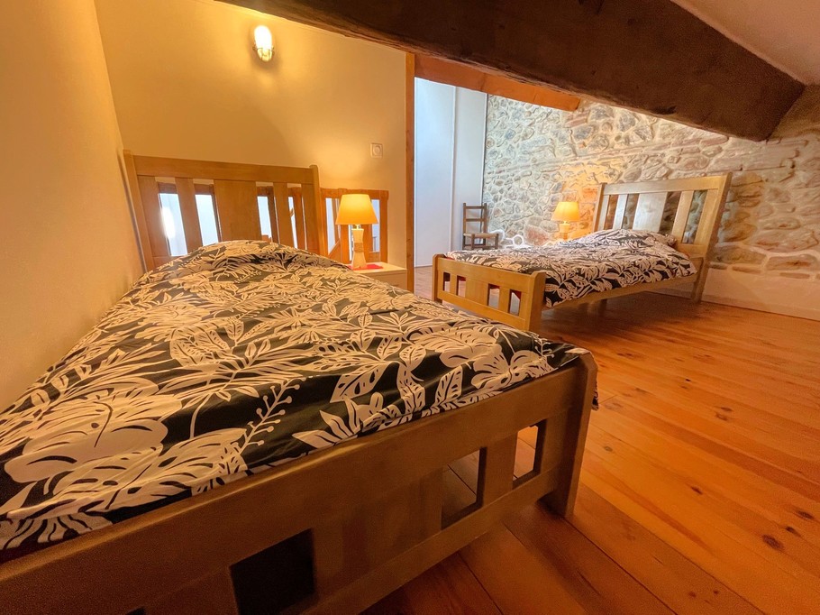 2ème étage chambre avec deux lits en 90 + clim