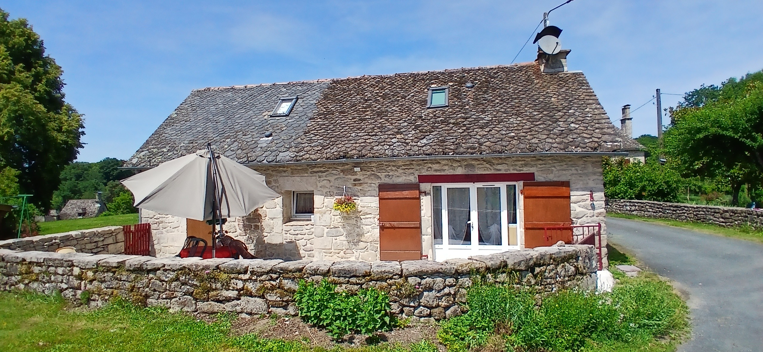 "Chez Julie" holiday cottage in Hautefage, Corrèze: The terrace
