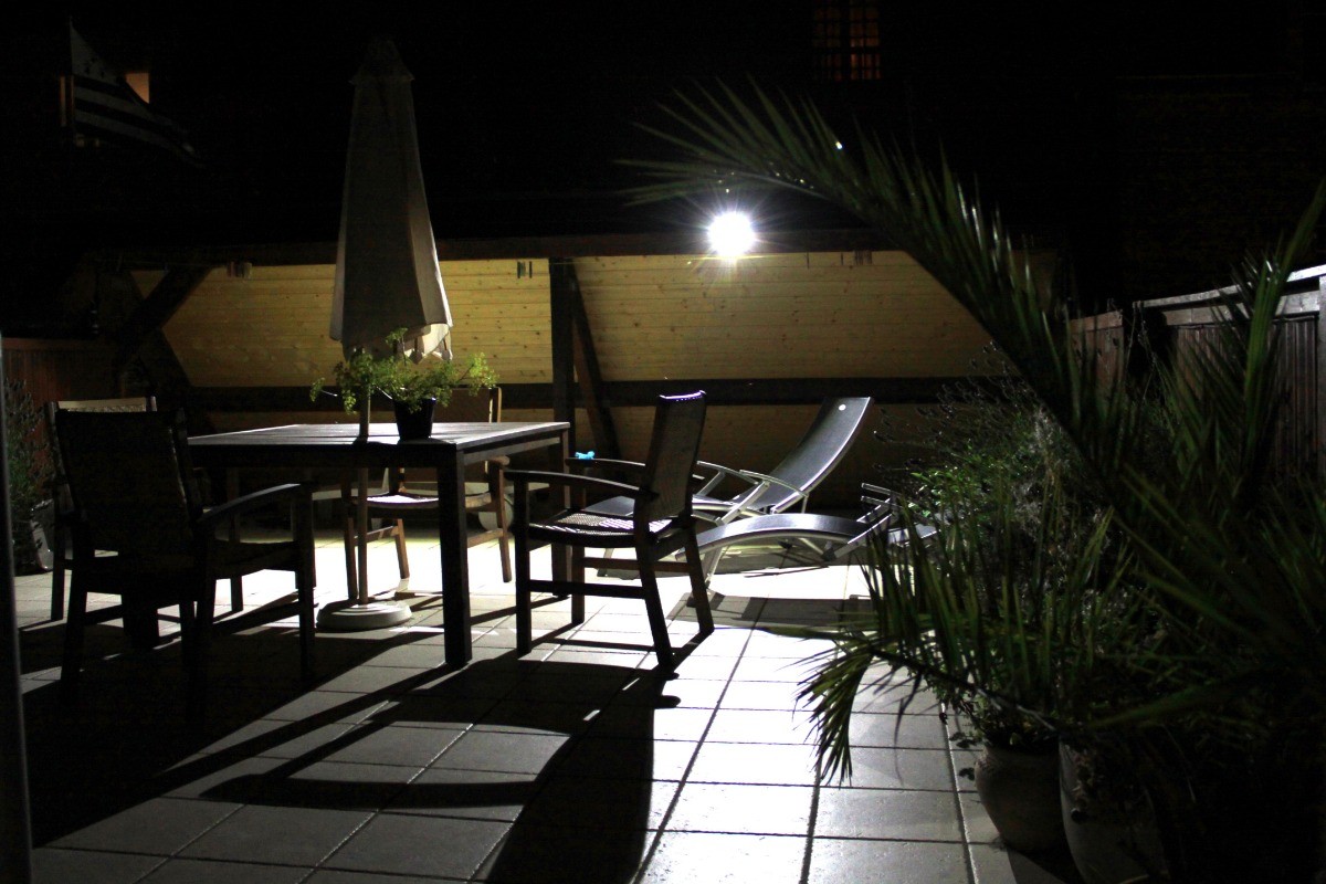 Terrasse avec éclairage nocturne