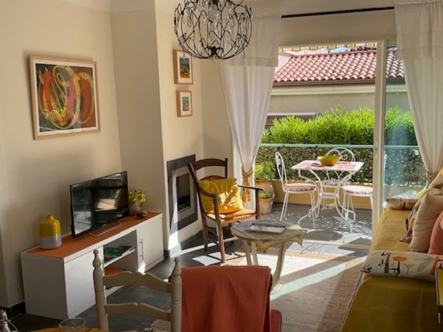 Salon - Appartement T2, Le Clos de la Buge (Sanary sur Mer, Var)