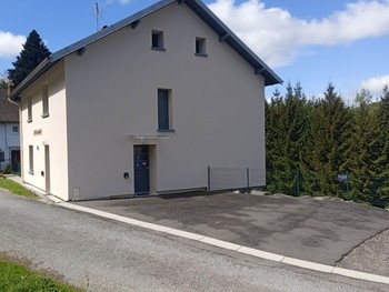 gite côté parking en enrobé