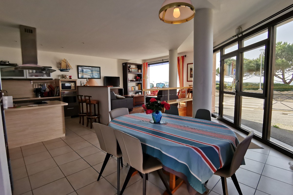 Grand appartement avec vue mer