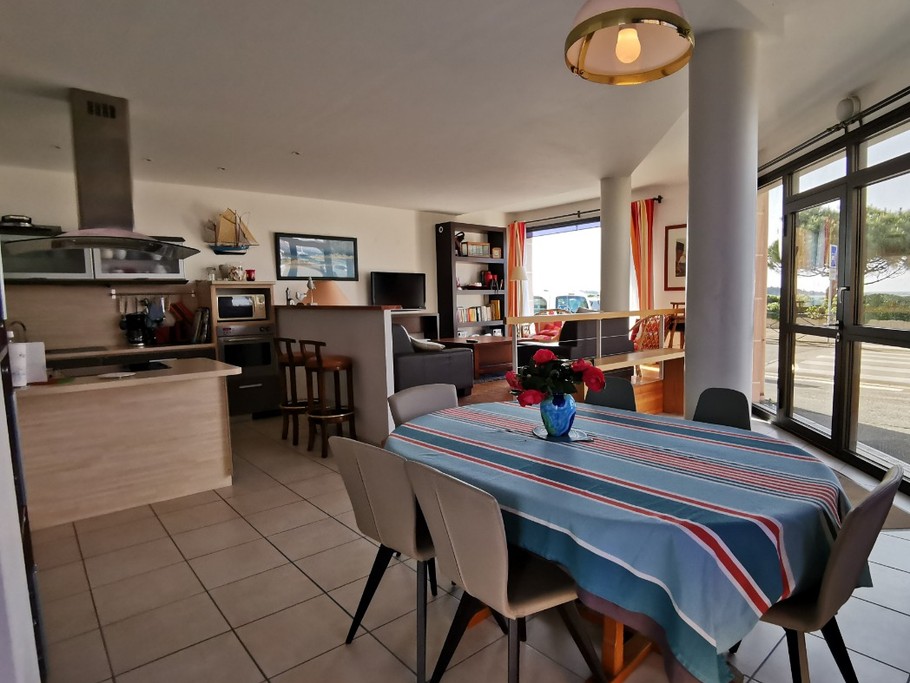 Grand appartement avec vue mer