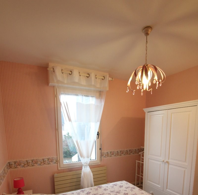 chambre lit (140x190) sur parking