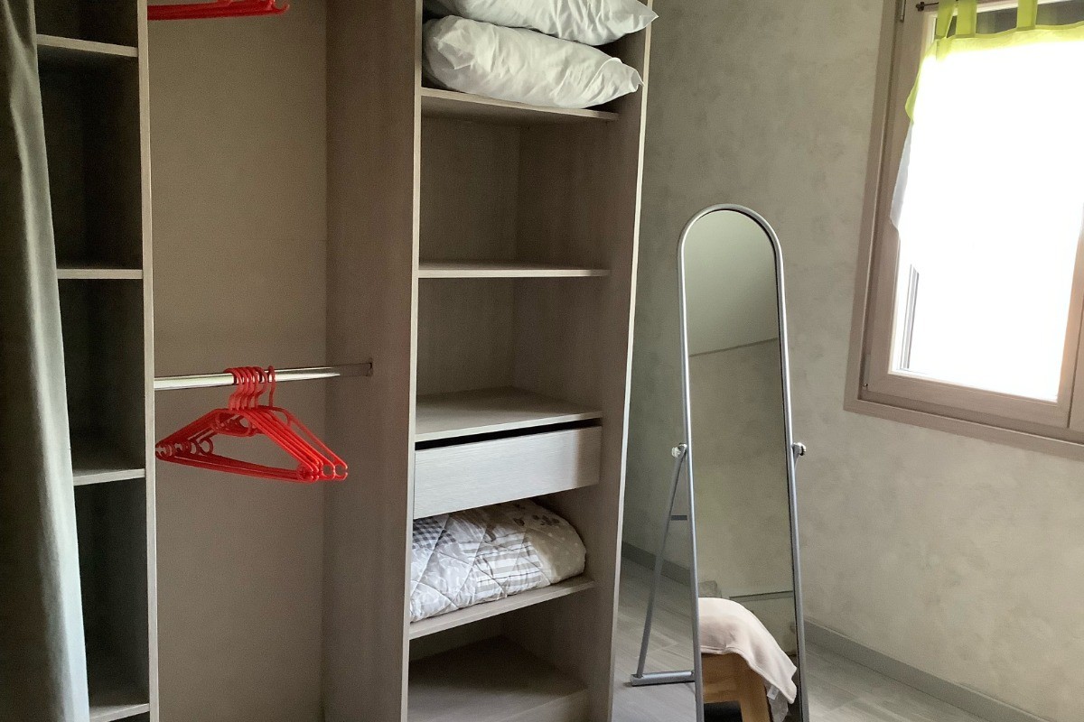 chambre verte dressing ouvert