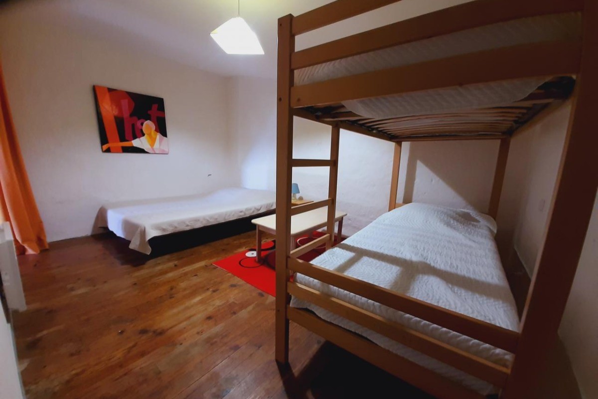 Deuxième chambre avec 3 lits simples