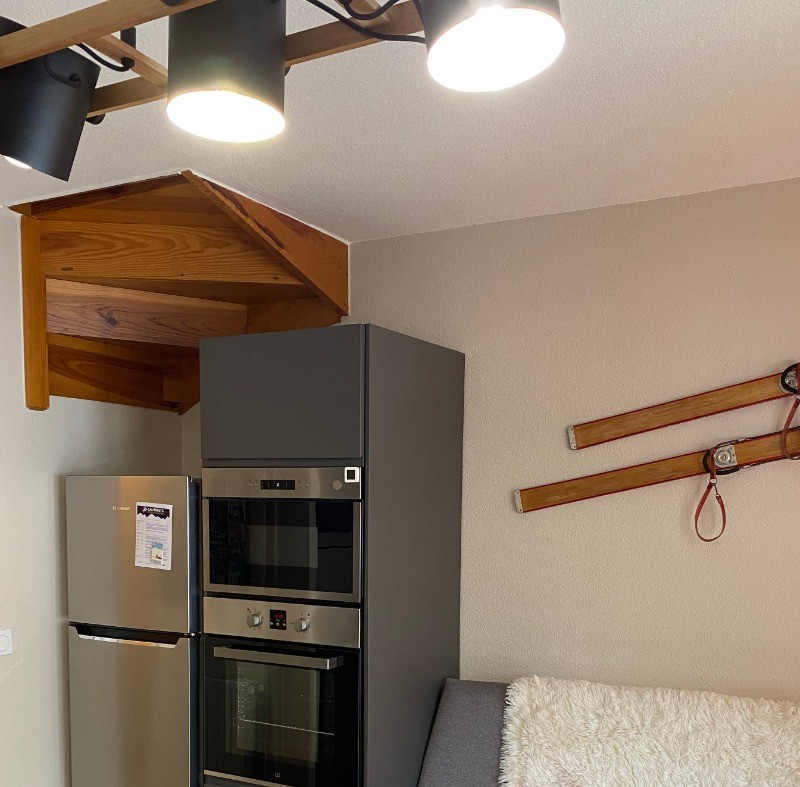 Grand réfrigérateur  / congélateur et fours traditionnel et micro-onde