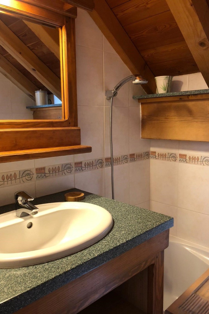 salle de bain attenante aux chambres 2 et 3