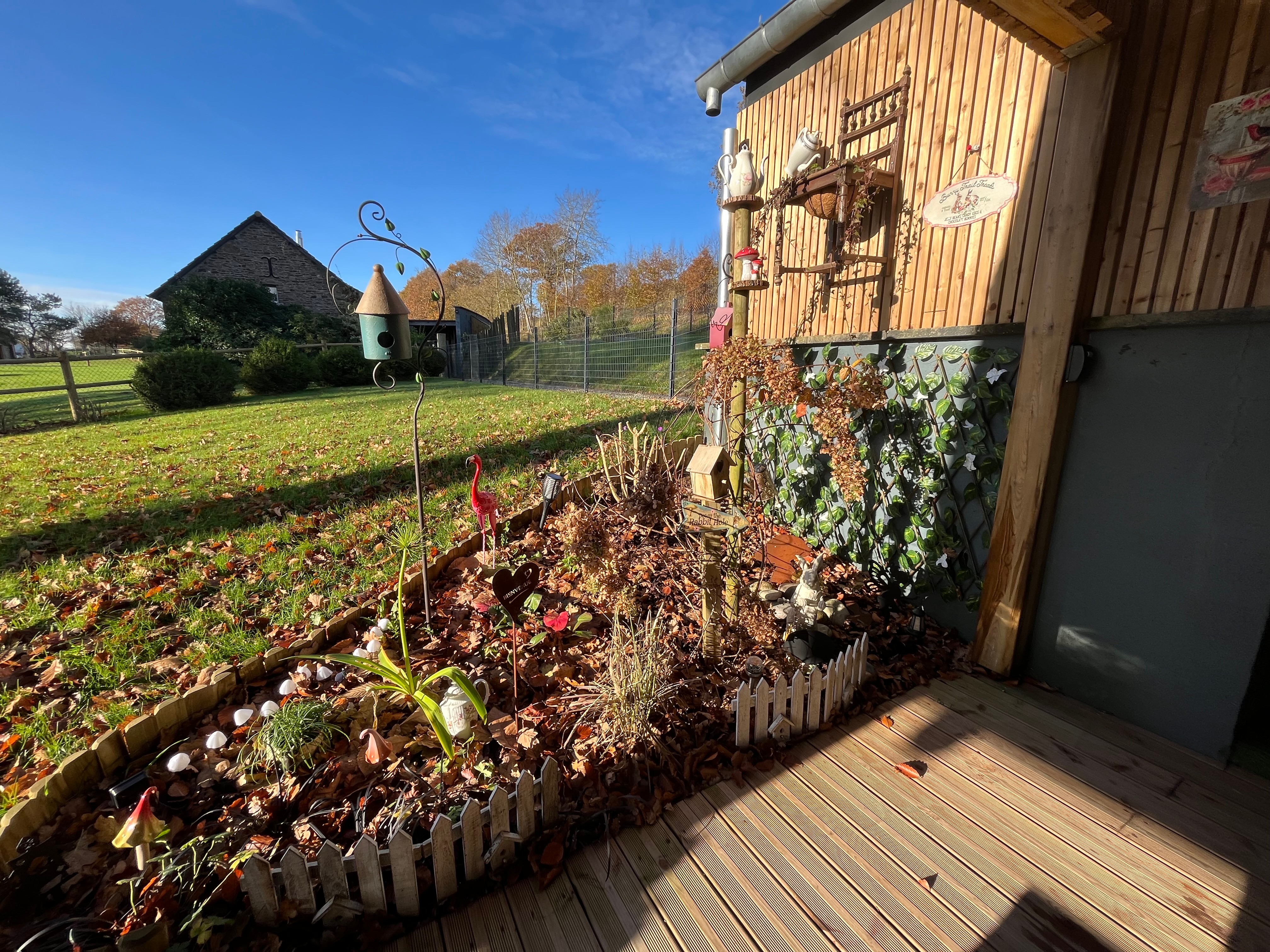 Le terrier aux merveilles Menil Hubert Location de vacances insolite terrasse vue plaine