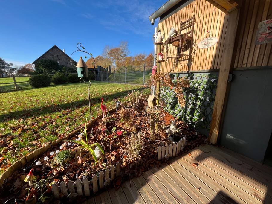 Le terrier aux merveilles Menil Hubert Location de vacances insolite terrasse vue plaine