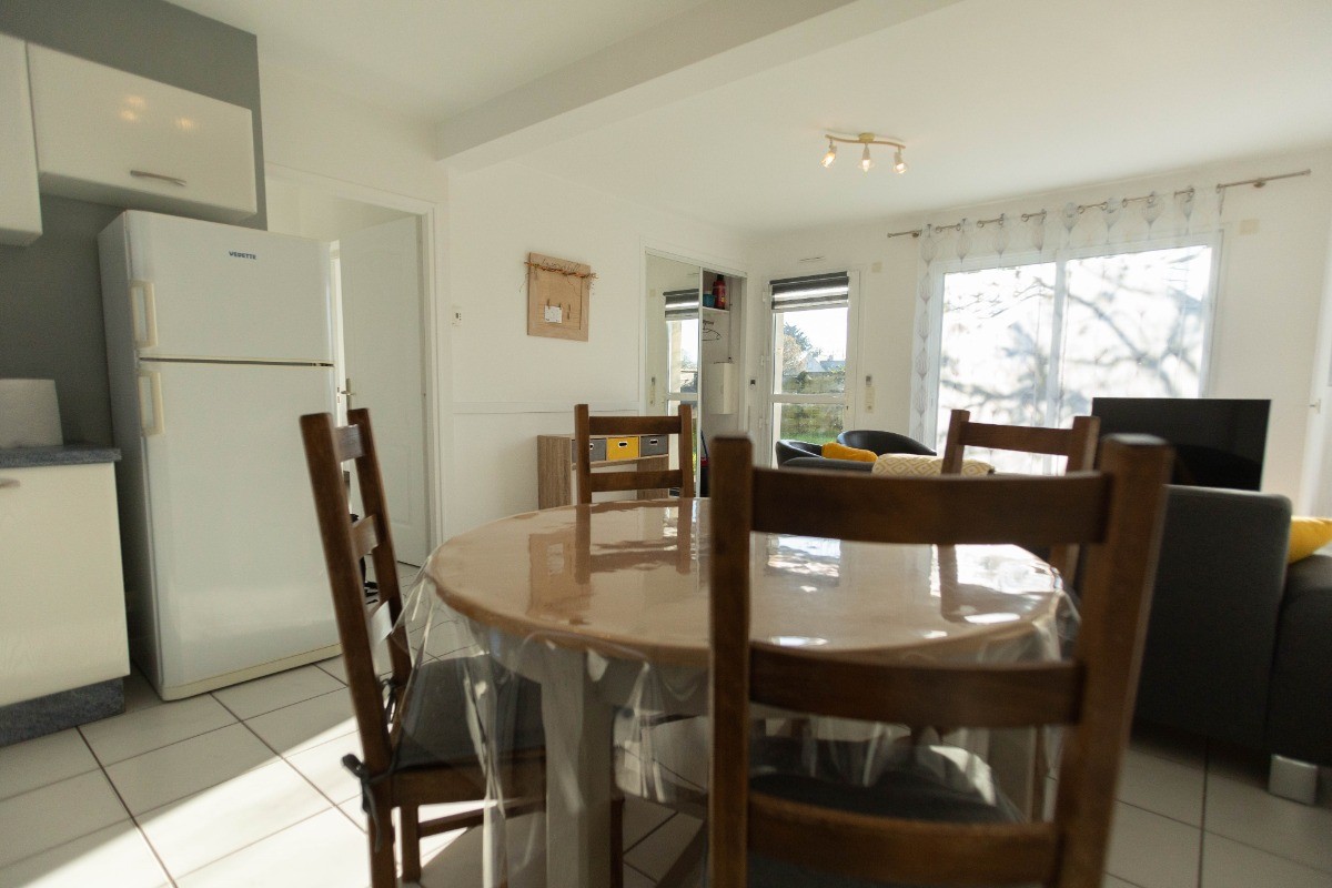 Clévacances -MAISON POUR 4 PERSONNES IDÉALEMENT SITUÉE PRES DE LA MER entre PERROS- GUIREC ET PAIMPOL - COTES D'ARMOR - BRETAGNE - salle à manger