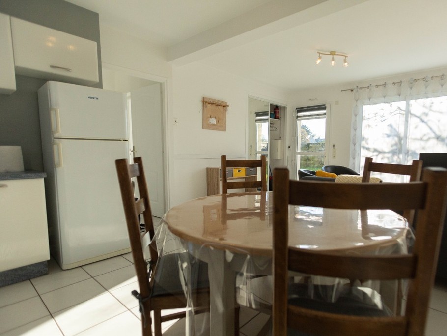 Clévacances -MAISON POUR 4 PERSONNES IDÉALEMENT SITUÉE PRES DE LA MER entre PERROS- GUIREC ET PAIMPOL - COTES D'ARMOR - BRETAGNE - salle à manger