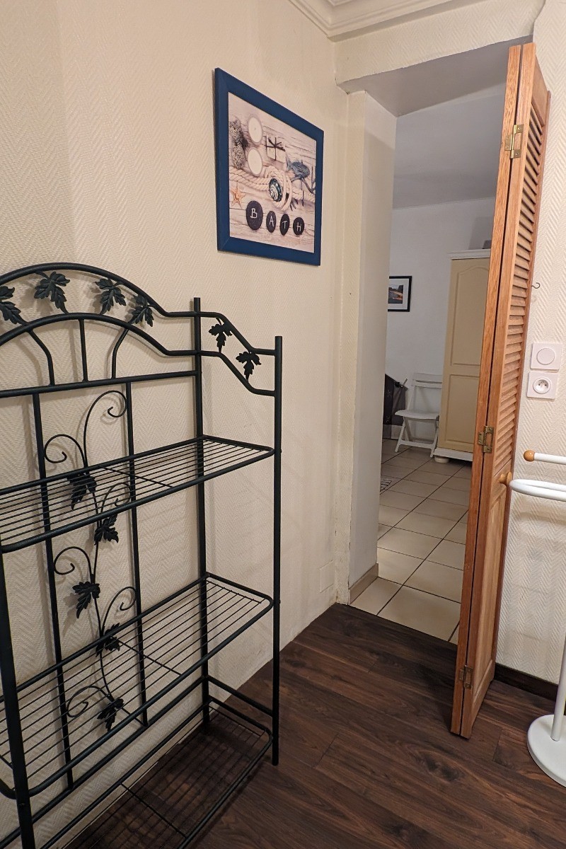 Salle de bain et chambre