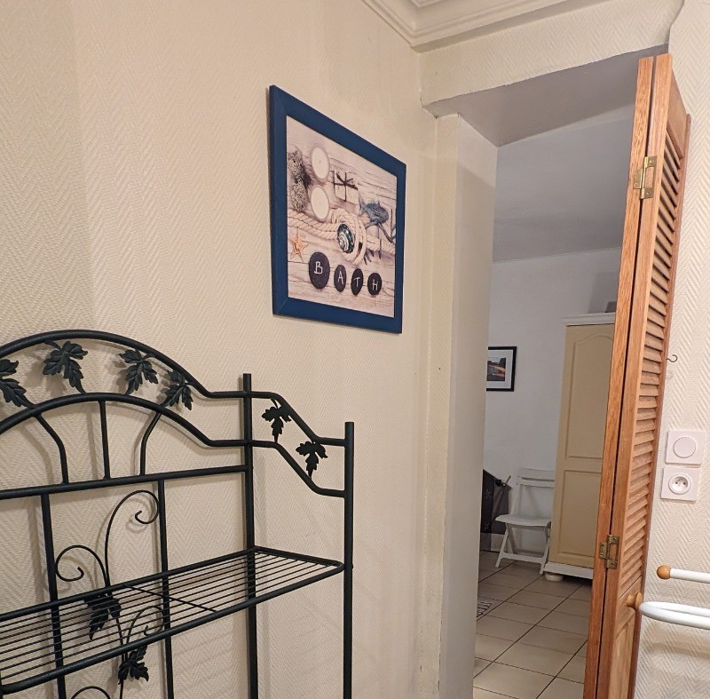 Salle de bain et chambre