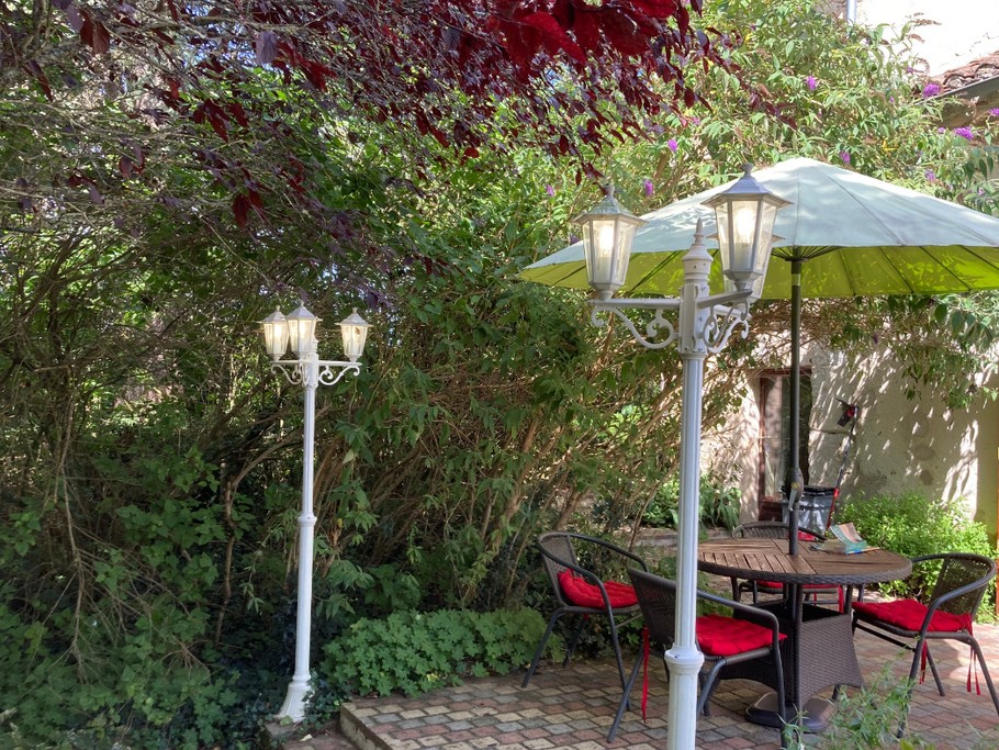 Tetite terrasse devant la cuisine