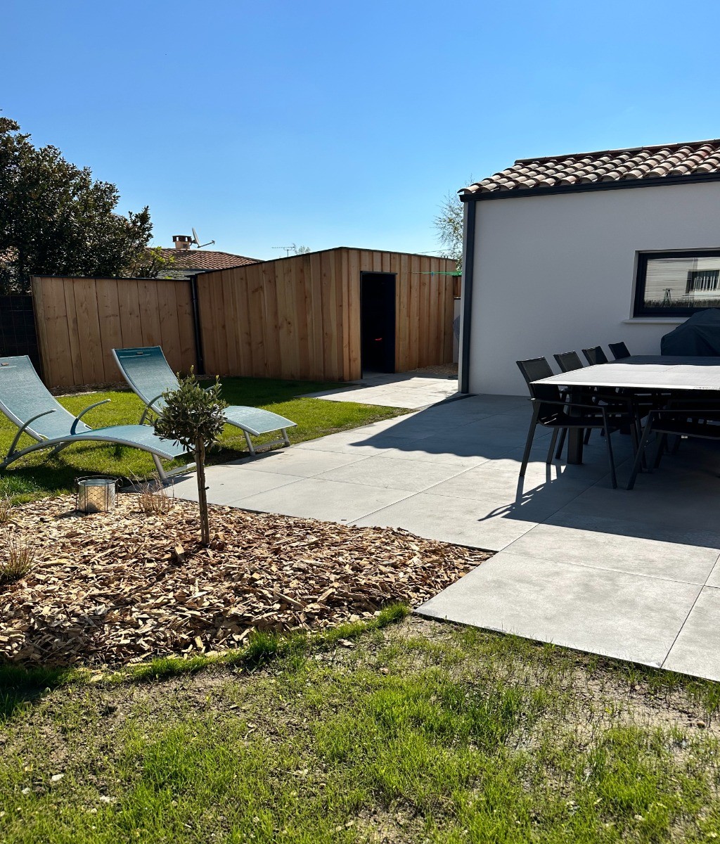 Terrasse - jardin clos - abri vélos