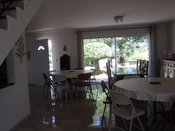 Coin repas / configuration pour 23 personnes.