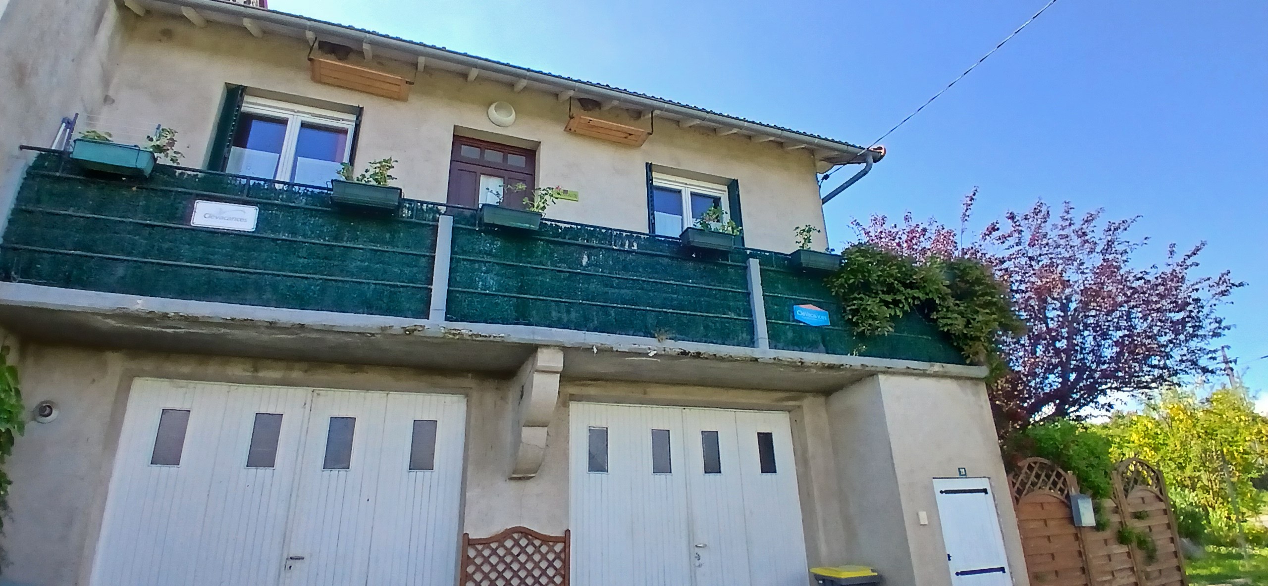 Gîte "Les Châtaigniers", Sarcenat, Orcines, Puy de Dôme, Auvergne - Extérieur