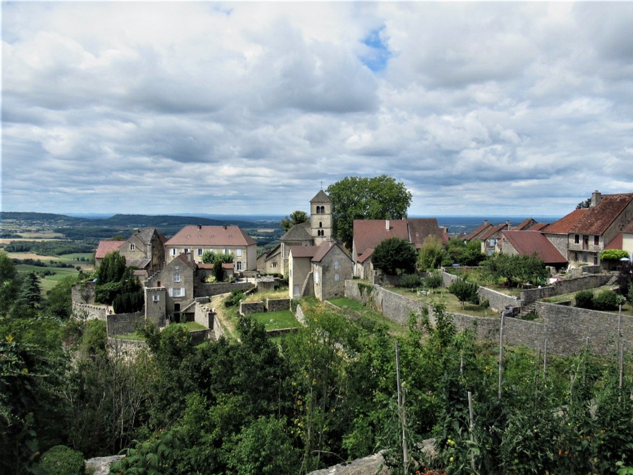chateau chalon le village