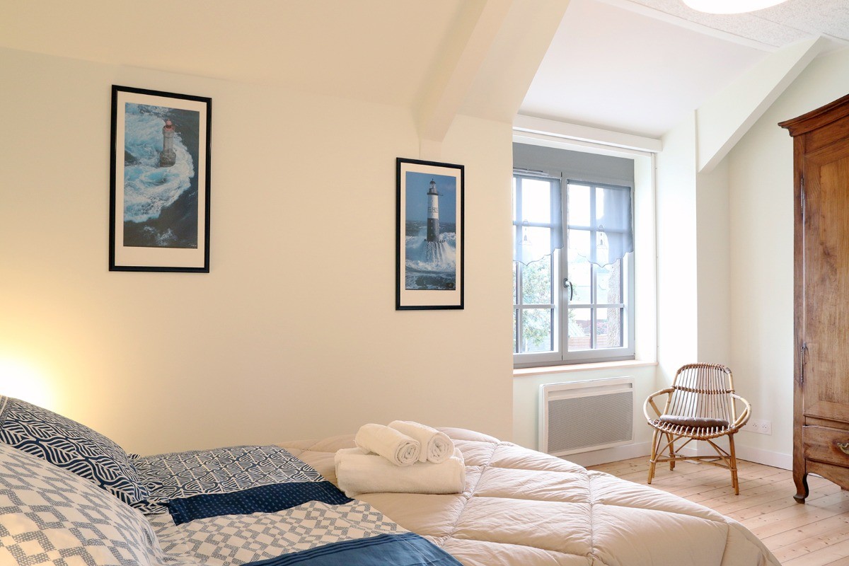 Chambre lit double 140 X 190, vue jardin