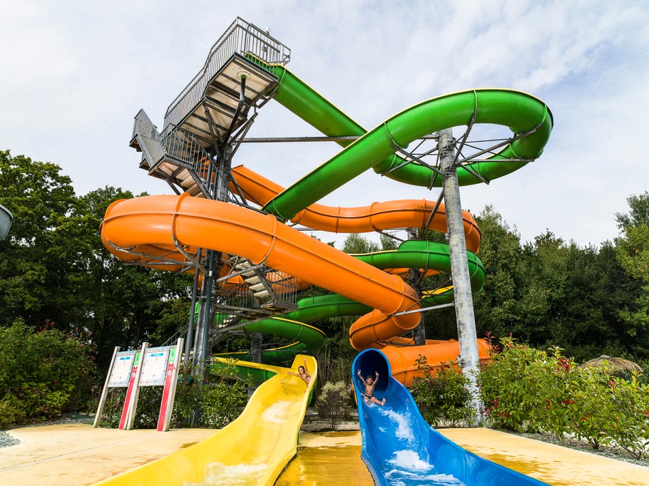 Parc de loisir et aquatique Cobac Parc, à 1 km en voiture de la location