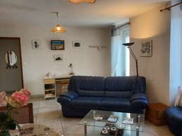 Pièce de vie, coin salon.