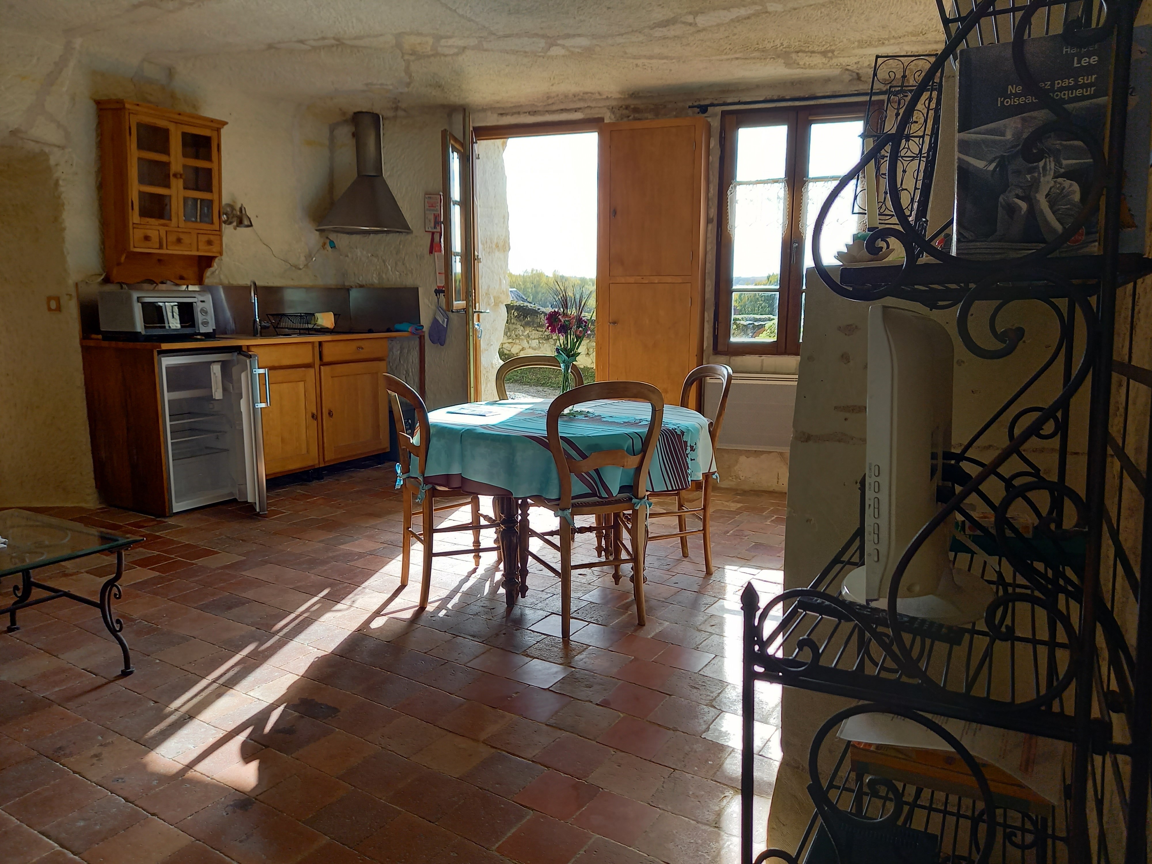 LIVING ROOM KITCHEN