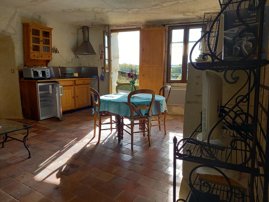 LIVING ROOM KITCHEN
