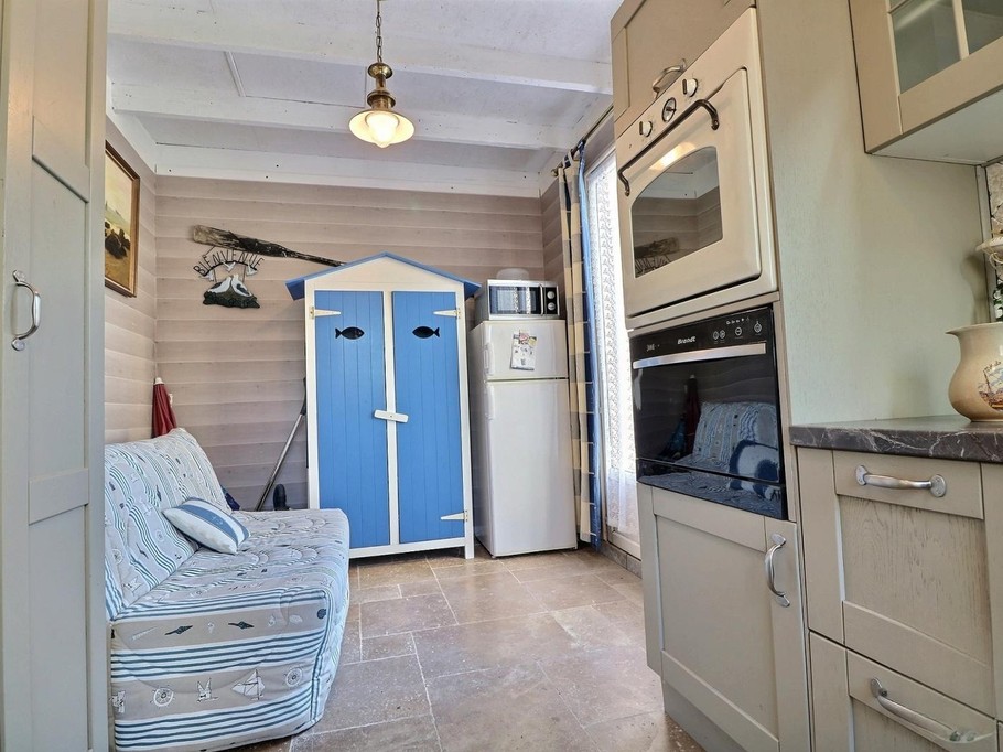 Cuisine toute équipée (lave-vaisselle, four, micro-ondes, petits électroménager, 4 feux, machine à café et machine expresso, etc.)