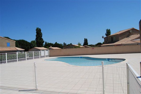 Piscine dans la résidence à Portiragnes