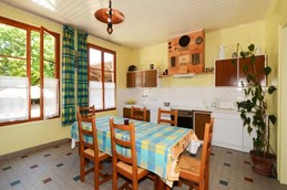grande cuisine clairee / espace repas