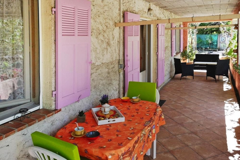 Espace extérieur abrité. Ma Vie La, Fayence