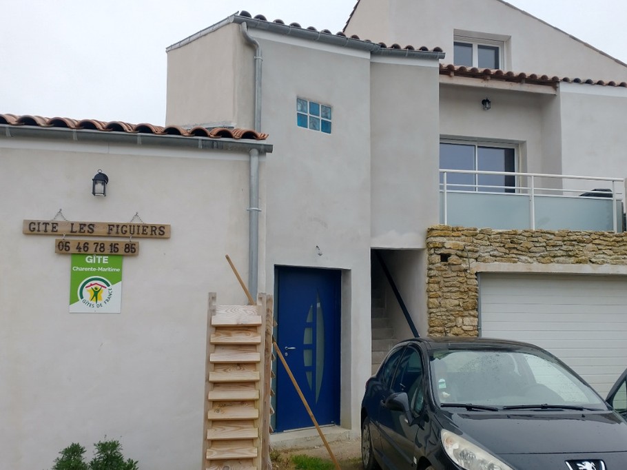Les Figuiers 2, pour 4 personnes avec 2 terrasses, avec stationnement gratuit, près de Chatelaillon en Charente maritime